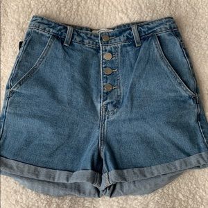 PrettyLittleThing mom shorts